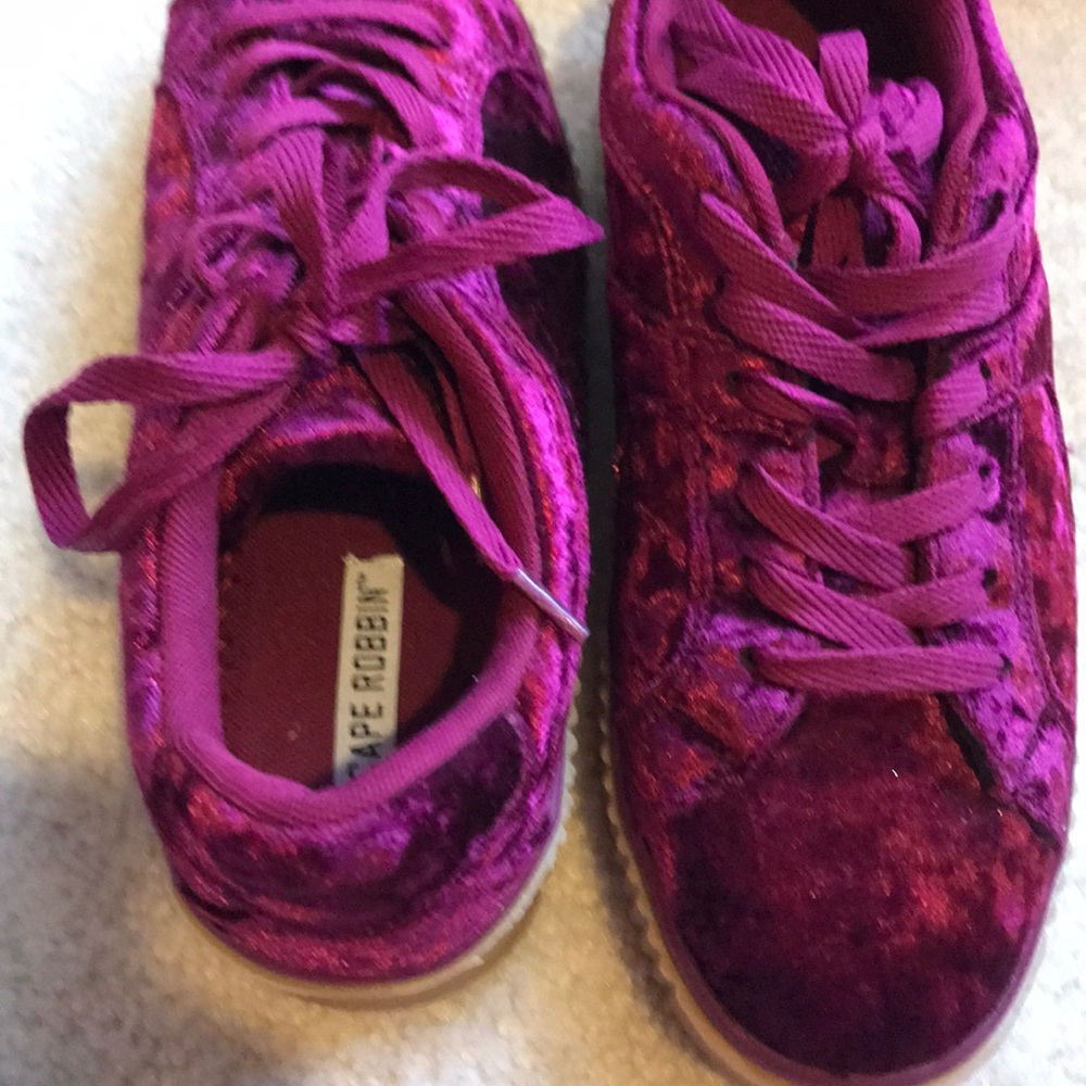 Shoes - Picture 3 of 4